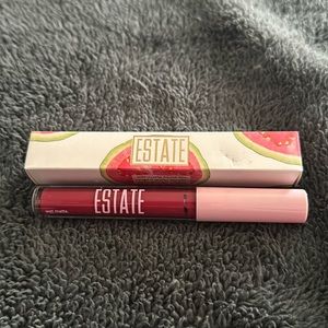 Estate wet matte liquid lips in Juicy